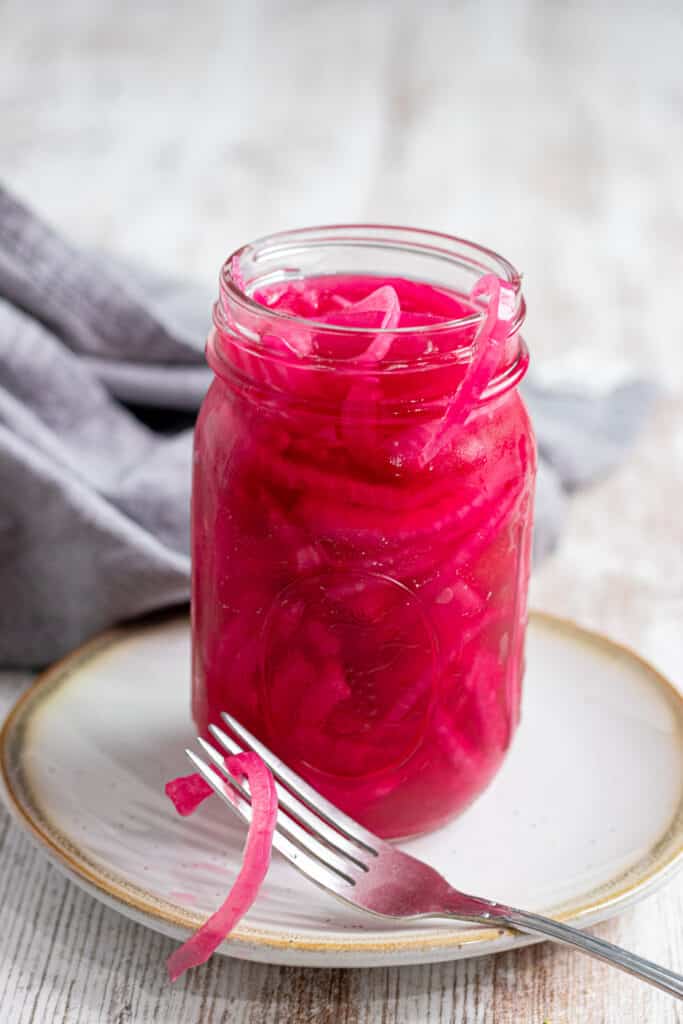 https://zardyplants.com/wp-content/uploads/2019/12/Pickled-Red-Onions-05-683x1024.jpg