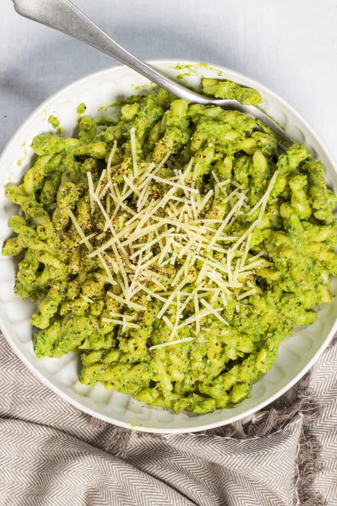 Vegan Avocado Pesto Pasta - Vegan and Oil-free Recipes - ZardyPlants