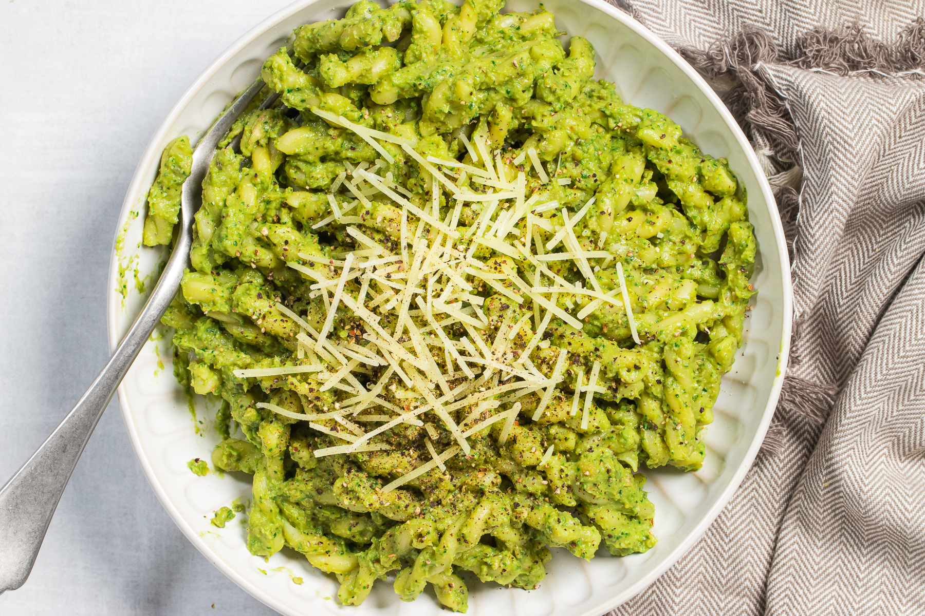 Vegan Avocado Pesto Pasta - Vegan and Oil-free Recipes - ZardyPlants